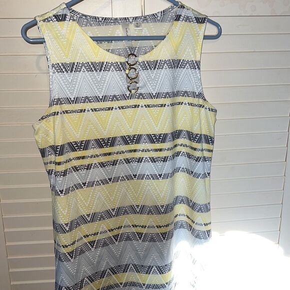 Tacera Zigzag pattern lightweight sleeveless blouse - Picture 2 of 7